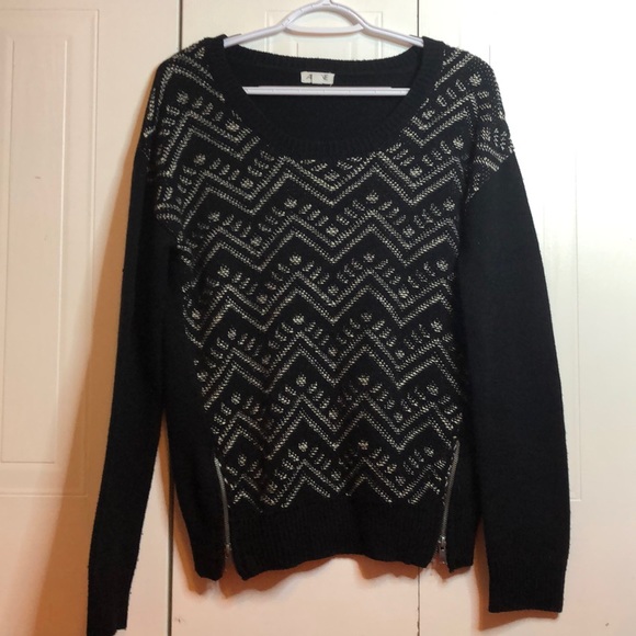 ARDENE BLACK & WHITE SWEATER WITH ZIPPERS - Picture 1 of 4